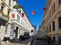 schmale Straße in Mailand 