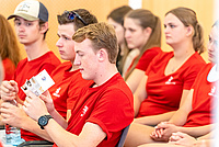 Publikum in roten T-Shirts bei der World Skills 2022 in Salzburg 